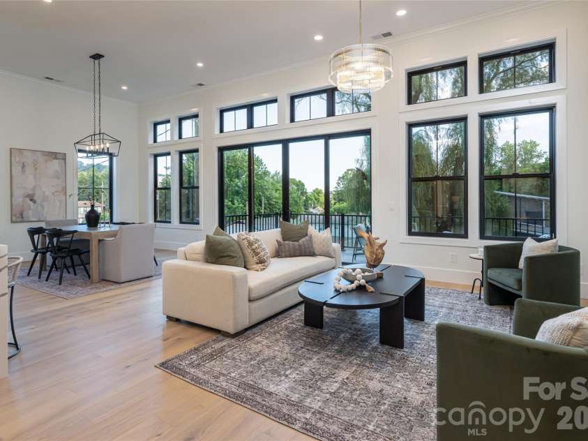 6 Dailey Drive, Asheville, NC 28801.  MLS# CAR4383625, YatesRealty ID 31417. 