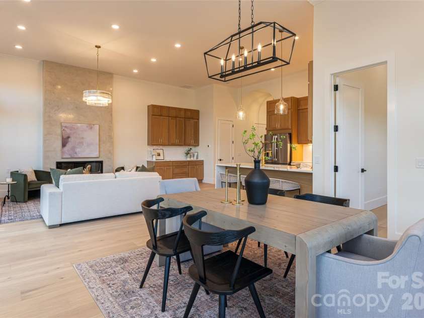 6 Dailey Drive, Asheville, NC 28801.  MLS# CAR4383625, YatesRealty ID 31417. 