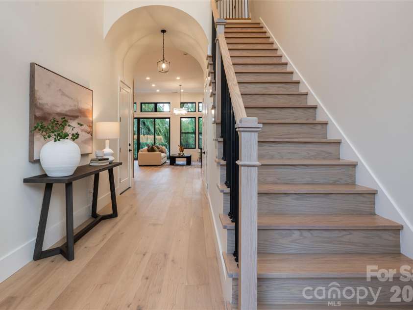 6 Dailey Drive, Asheville, NC 28801.  MLS# CAR4383625, YatesRealty ID 31417. 