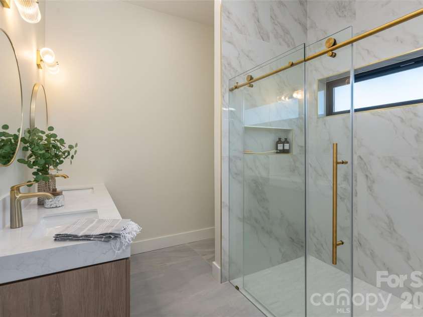 6 Dailey Drive, Asheville, NC 28801.  MLS# CAR4383625, YatesRealty ID 31417. 