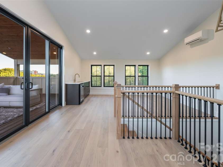 6 Dailey Drive, Asheville, NC 28801.  MLS# CAR4383625, YatesRealty ID 31417. 