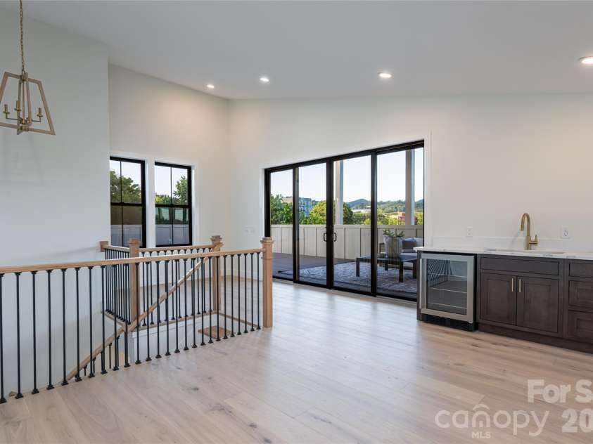 6 Dailey Drive, Asheville, NC 28801.  MLS# CAR4383625, YatesRealty ID 31417. 