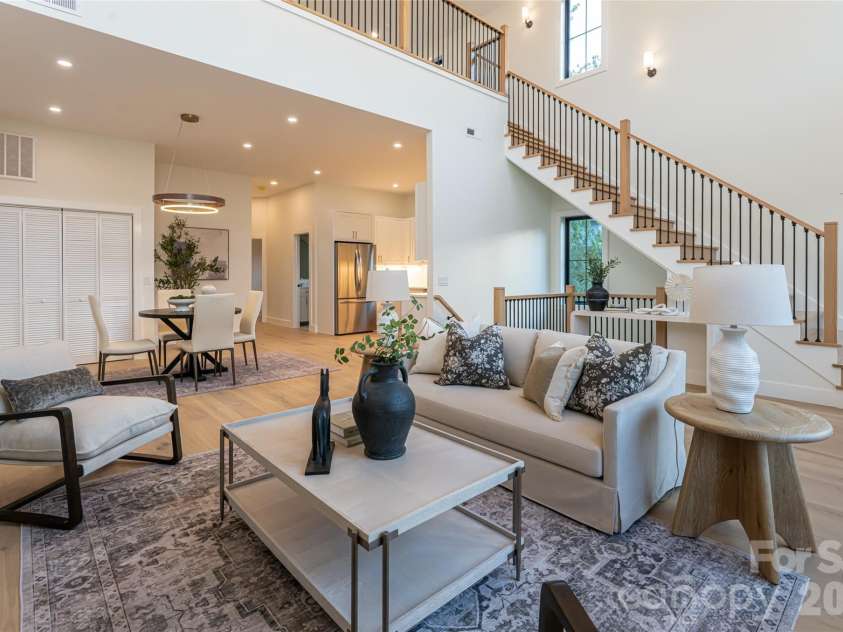 6 Dailey Drive, Asheville, NC 28801.  MLS# CAR4383625, YatesRealty ID 31417. 