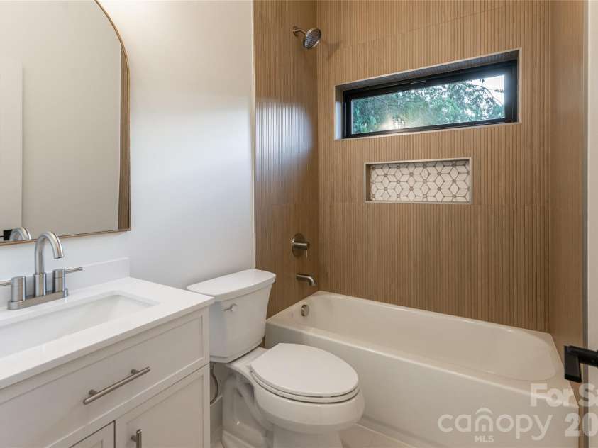 6 Dailey Drive, Asheville, NC 28801.  MLS# CAR4383625, YatesRealty ID 31417. 