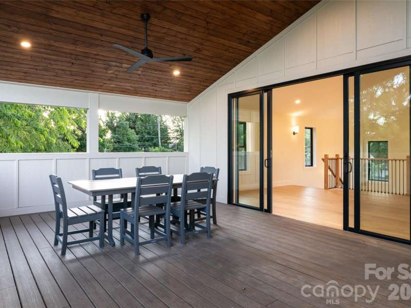 6 Dailey Drive, Asheville, NC 28801.  MLS# CAR4383625, YatesRealty ID 31417. 