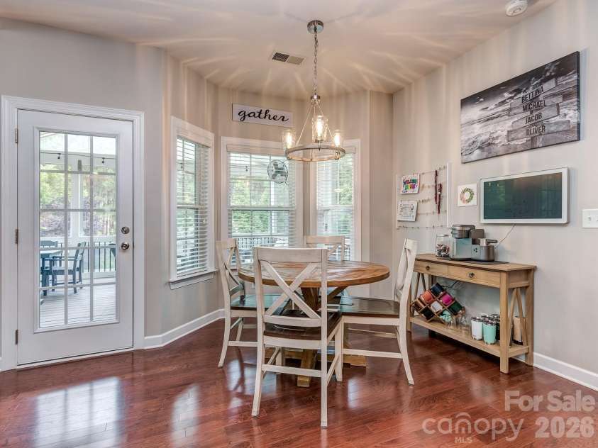 4312 Oxford Mill Road, Waxhaw, NC 28173.  MLS# CAR4390150, YatesRealty ID 31418. Breakfast