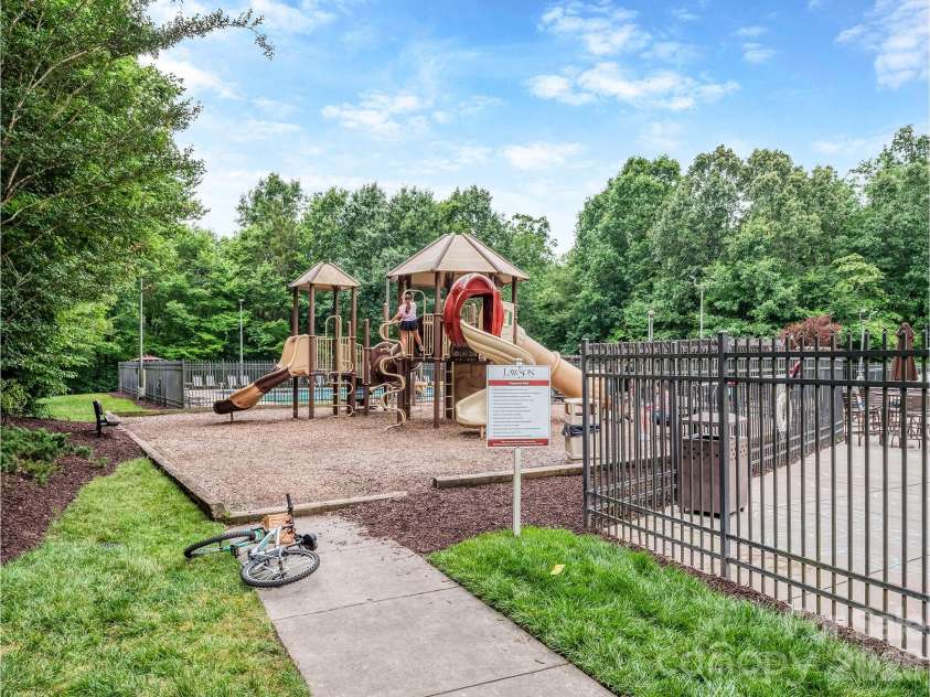 4312 Oxford Mill Road, Waxhaw, NC 28173.  MLS# CAR4390150, YatesRealty ID 31418. Community playground