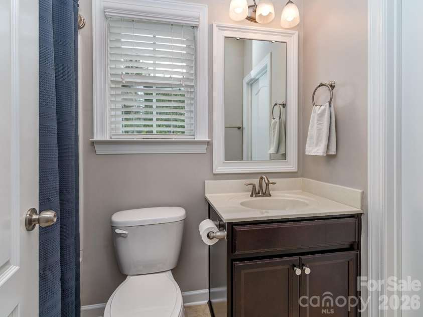 4312 Oxford Mill Road, Waxhaw, NC 28173.  MLS# CAR4390150, YatesRealty ID 31418. Full bath on main level with