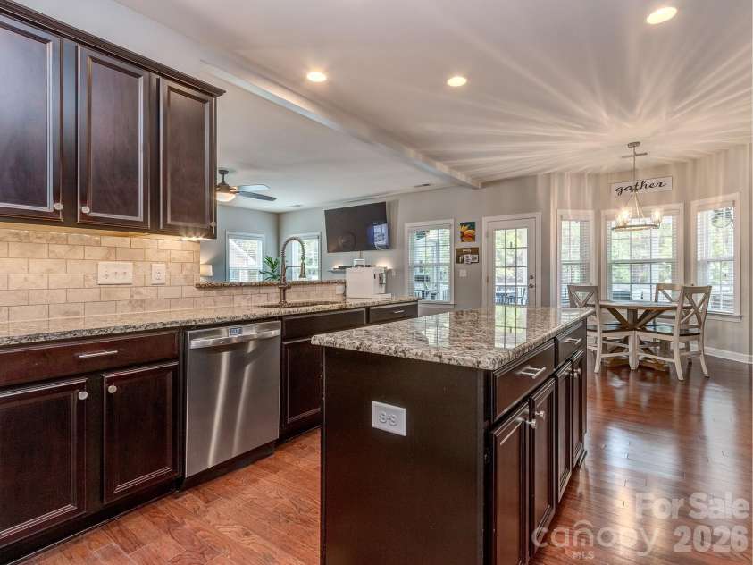 4312 Oxford Mill Road, Waxhaw, NC 28173.  MLS# CAR4390150, YatesRealty ID 31418. Large island
