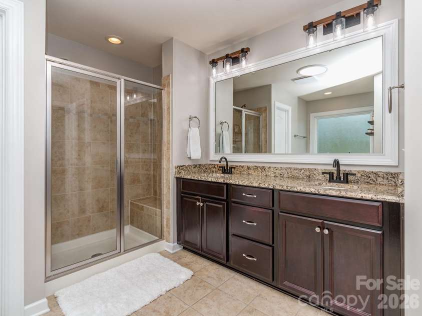 4312 Oxford Mill Road, Waxhaw, NC 28173.  MLS# CAR4390150, YatesRealty ID 31418. Primary bath