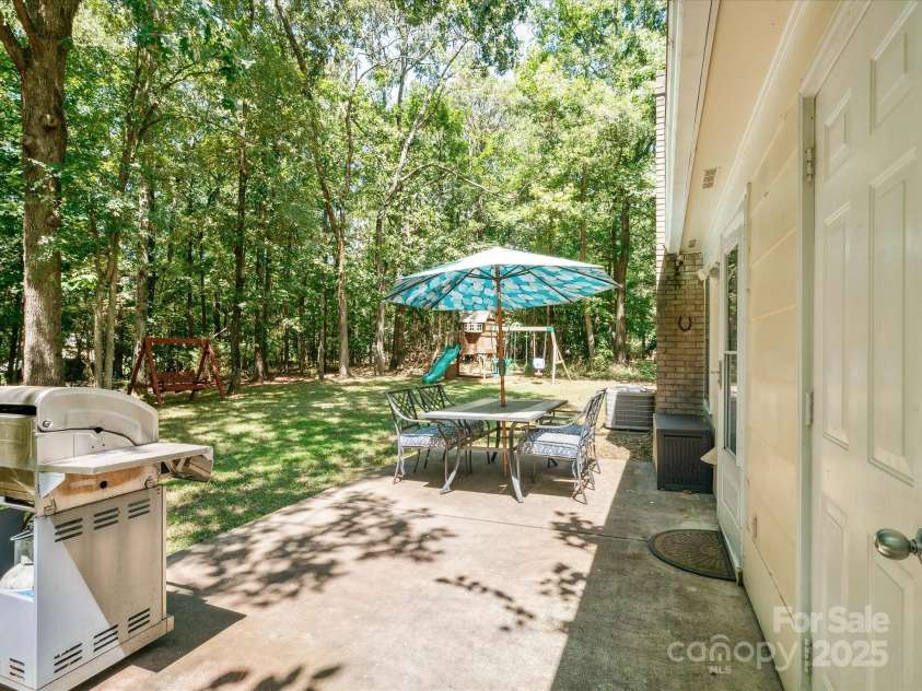 8128 Blairtree Court, Charlotte, NC 28227.  MLS# CAR4287043, YatesRealty ID 31418. 