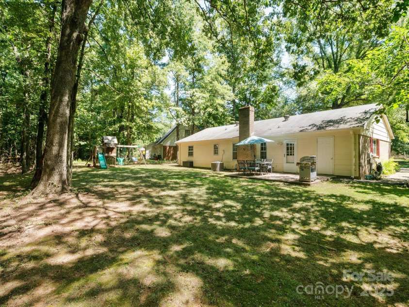 8128 Blairtree Court, Charlotte, NC 28227.  MLS# CAR4287043, YatesRealty ID 31418. 