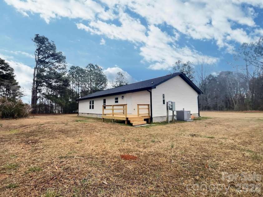 6205 Richburg Road, Great Falls, SC 29055.  MLS# CAR4337918, YatesRealty ID 3142. 