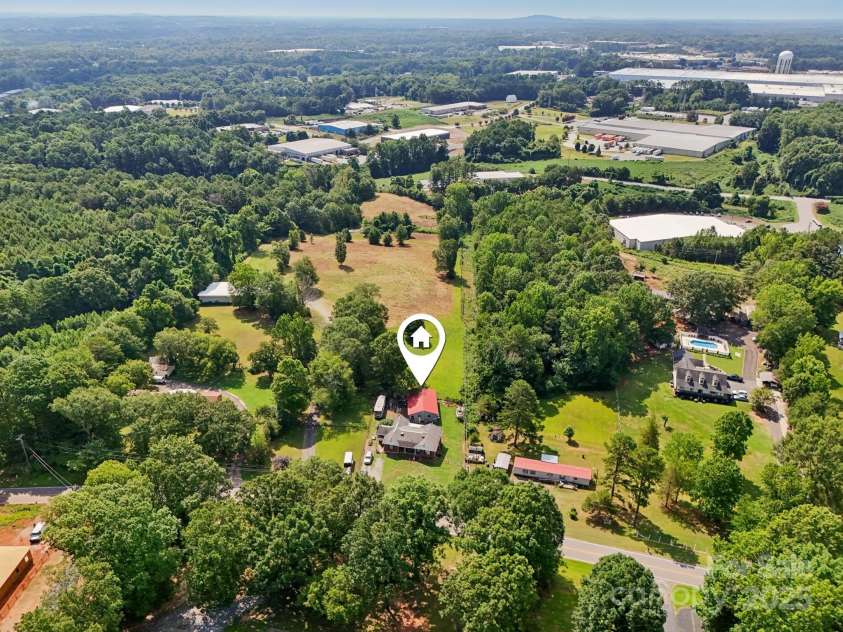 3325 Fairview Drive, Gastonia, NC 28052.  MLS# CAR4286770, YatesRealty ID 31421. 