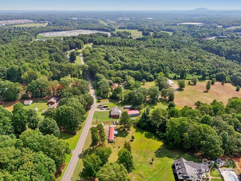 3325 Fairview Drive, Gastonia, NC 28052.  MLS# CAR4286770, YatesRealty ID 31421. 