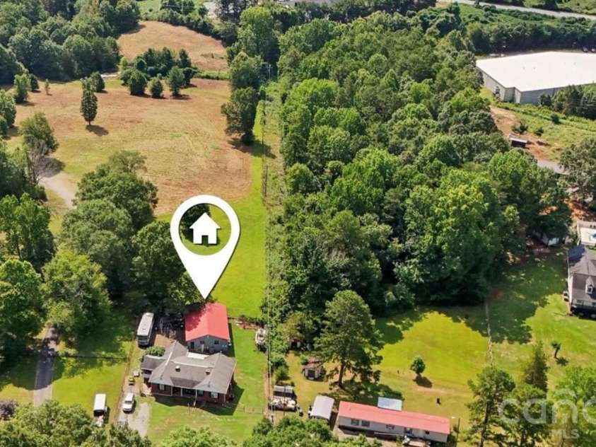 3325 Fairview Drive, Gastonia, NC 28052.  MLS# CAR4286770, YatesRealty ID 31421. 