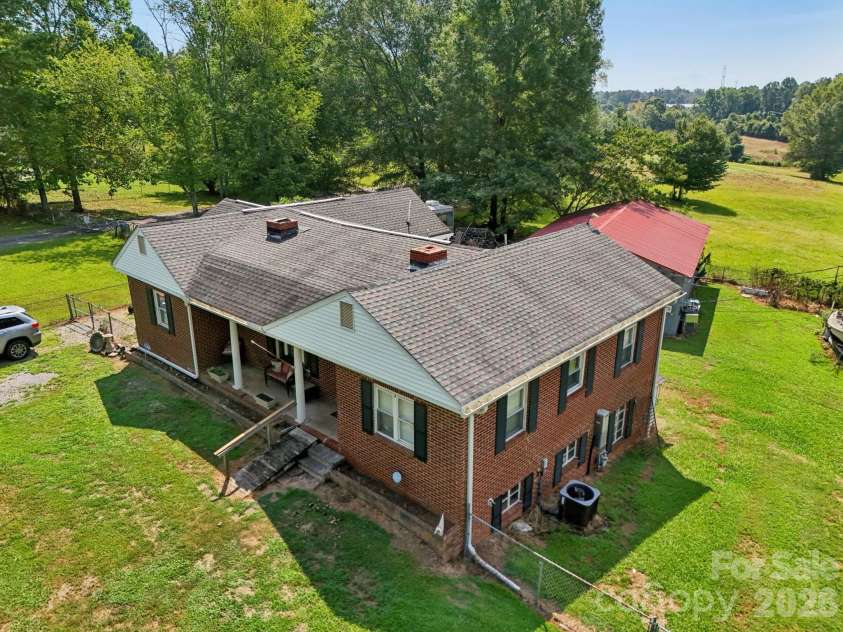 3325 Fairview Drive, Gastonia, NC 28052.  MLS# CAR4286770, YatesRealty ID 31421. 