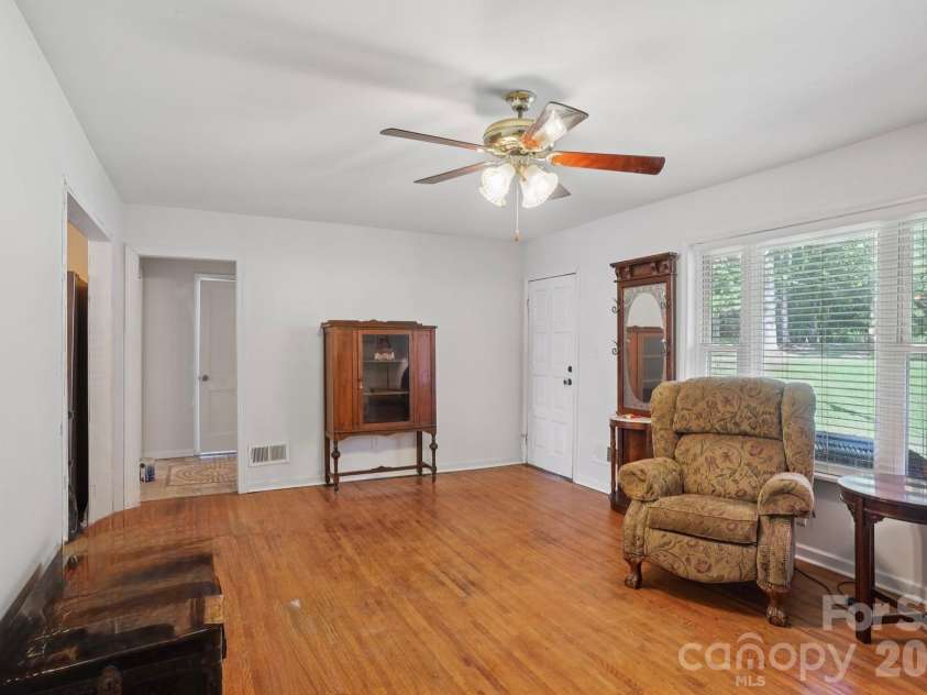 3325 Fairview Drive, Gastonia, NC 28052.  MLS# CAR4286770, YatesRealty ID 31421. Front living room