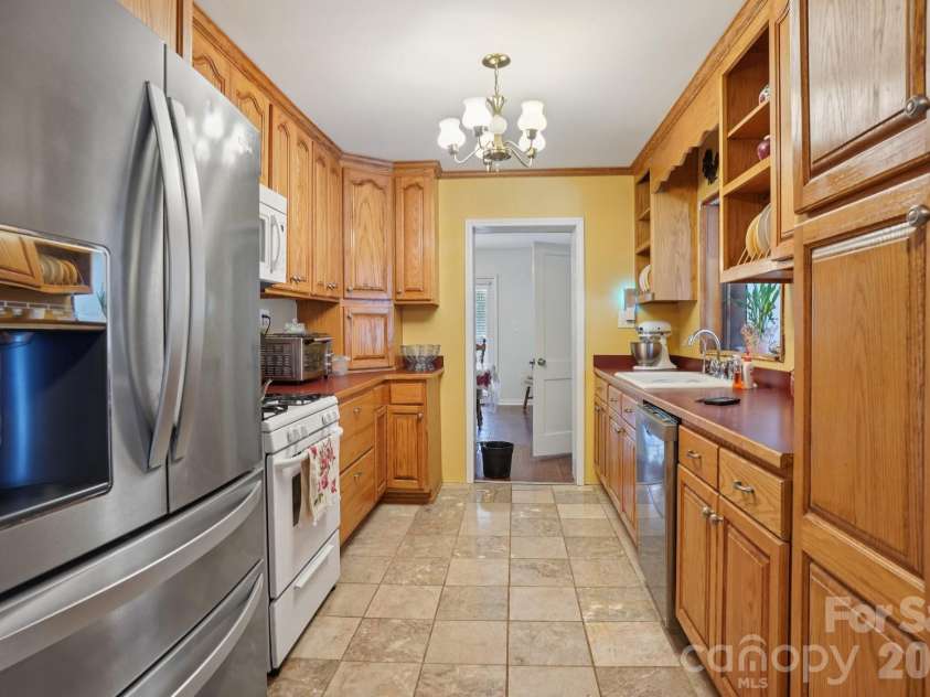 3325 Fairview Drive, Gastonia, NC 28052.  MLS# CAR4286770, YatesRealty ID 31421. Kitchen