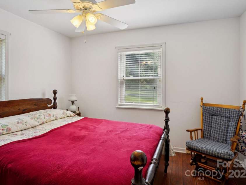 3325 Fairview Drive, Gastonia, NC 28052.  MLS# CAR4286770, YatesRealty ID 31421. Primary bed