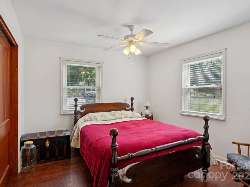 3325 Fairview Drive, Gastonia, NC 28052.  MLS# CAR4286770, YatesRealty ID 31421. Primary bed