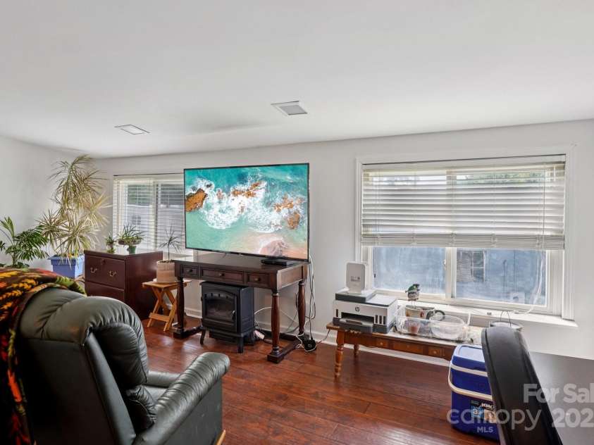 3325 Fairview Drive, Gastonia, NC 28052.  MLS# CAR4286770, YatesRealty ID 31421. Sunroom