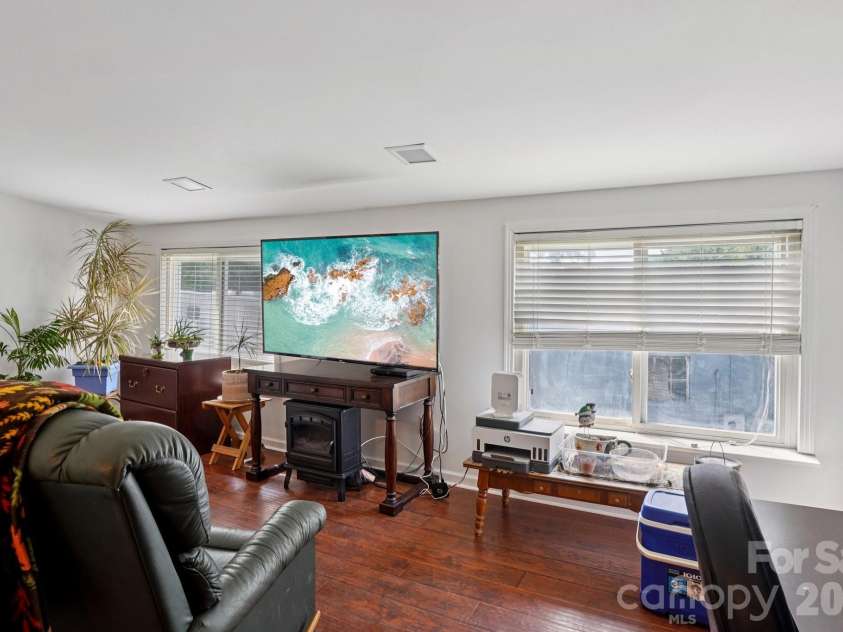 3325 Fairview Drive, Gastonia, NC 28052.  MLS# CAR4286770, YatesRealty ID 31421. Sunroom