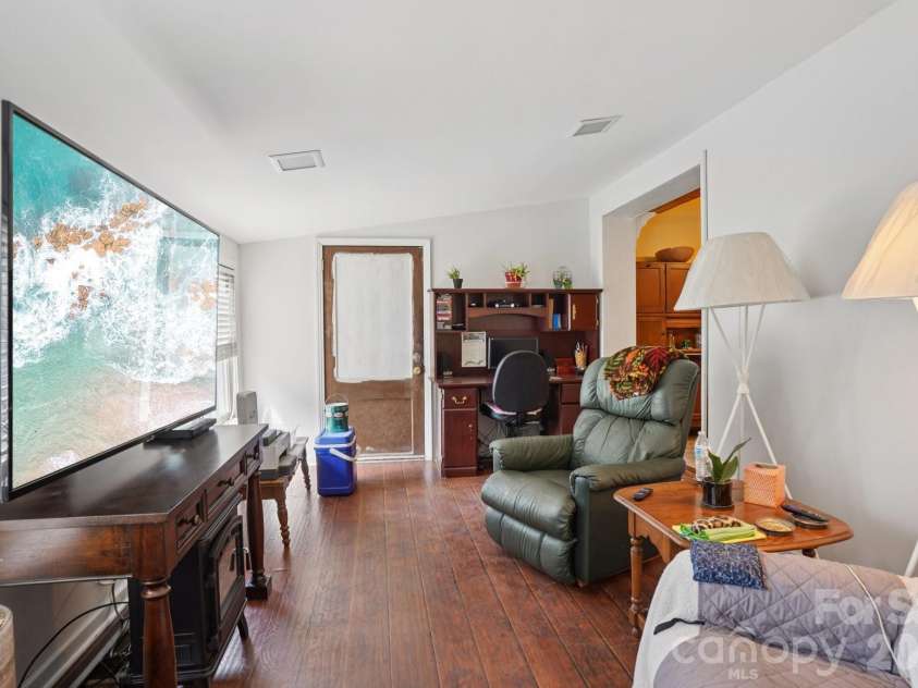 3325 Fairview Drive, Gastonia, NC 28052.  MLS# CAR4286770, YatesRealty ID 31421. Sunroom