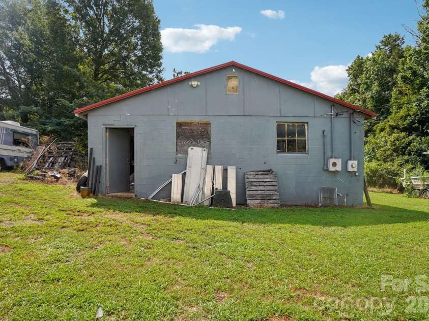 3325 Fairview Drive, Gastonia, NC 28052.  MLS# CAR4286770, YatesRealty ID 31421. Workshop (46'x34') 110/220