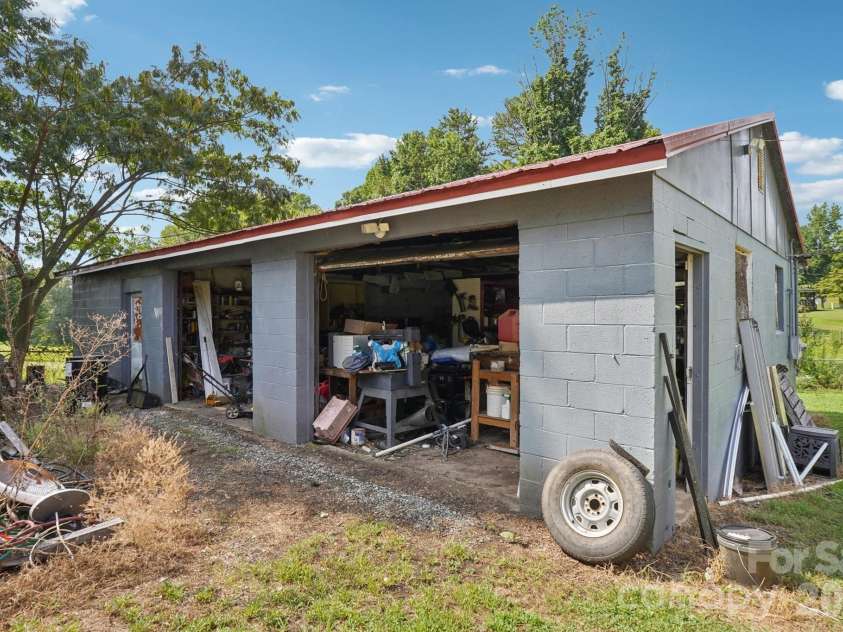 3325 Fairview Drive, Gastonia, NC 28052.  MLS# CAR4286770, YatesRealty ID 31421. Workshop (46'x34') 110/220