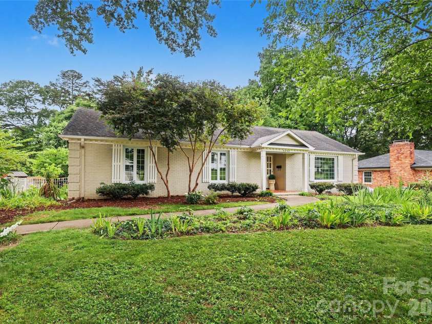 5420 Topping Place, Charlotte, NC 28209.  MLS# CAR4391903, YatesRealty ID 31421. 