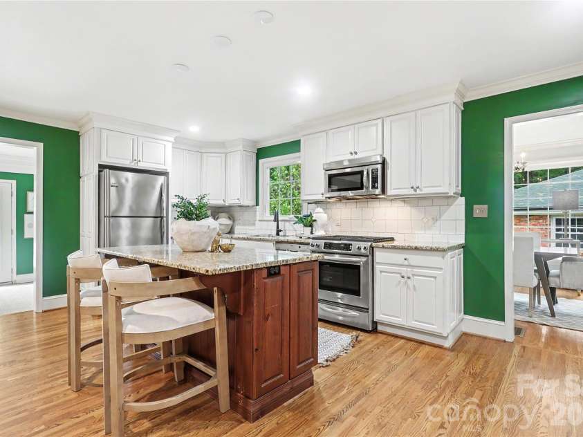 5420 Topping Place, Charlotte, NC 28209.  MLS# CAR4391903, YatesRealty ID 31421. 
