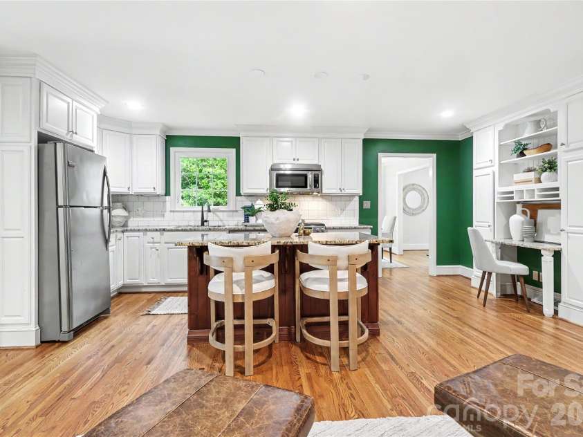 5420 Topping Place, Charlotte, NC 28209.  MLS# CAR4391903, YatesRealty ID 31421. 