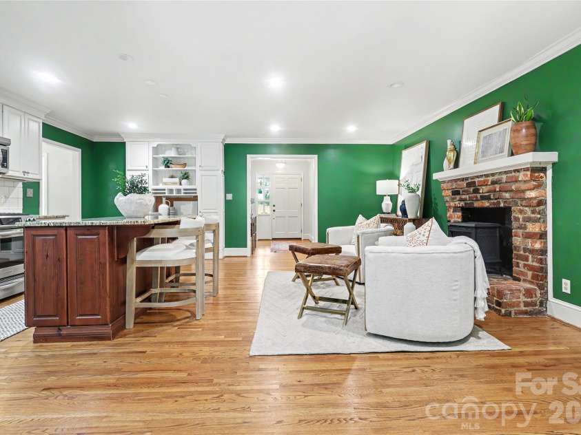 5420 Topping Place, Charlotte, NC 28209.  MLS# CAR4391903, YatesRealty ID 31421. 