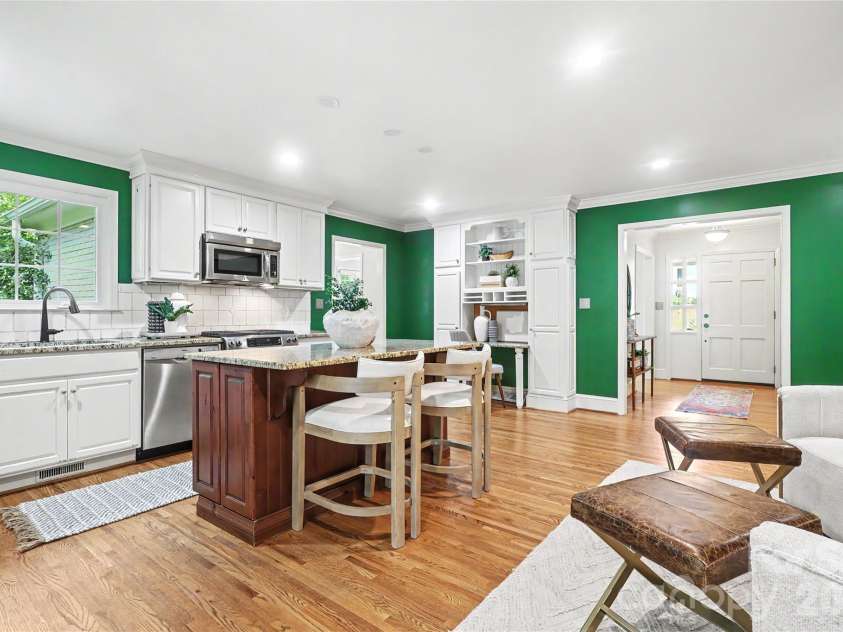 5420 Topping Place, Charlotte, NC 28209.  MLS# CAR4391903, YatesRealty ID 31421. 