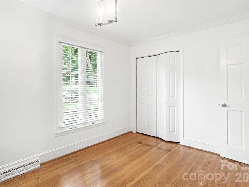 5420 Topping Place, Charlotte, NC 28209.  MLS# CAR4391903, YatesRealty ID 31421. 