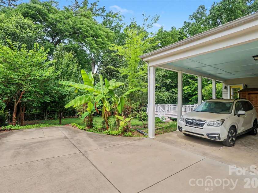 5420 Topping Place, Charlotte, NC 28209.  MLS# CAR4391903, YatesRealty ID 31421. 