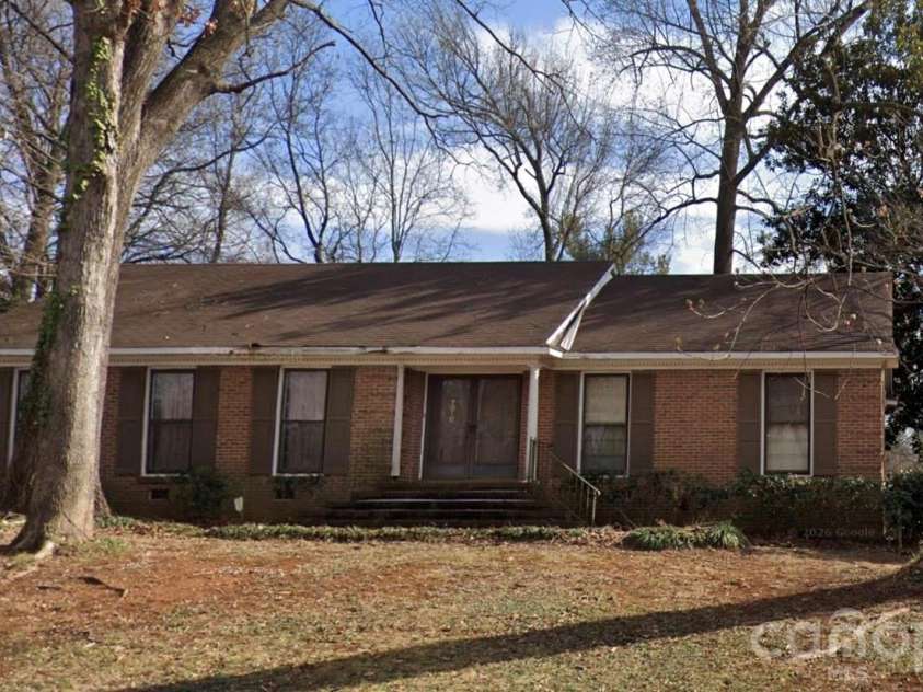 7010 Ludwig Drive, Charlotte, NC 28215.  MLS# CAR4389475, YatesRealty ID 31422. 