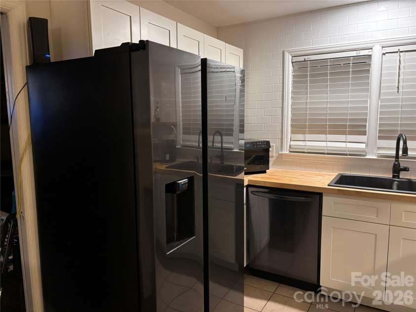 7010 Ludwig Drive, Charlotte, NC 28215.  MLS# CAR4389475, YatesRealty ID 31422. 