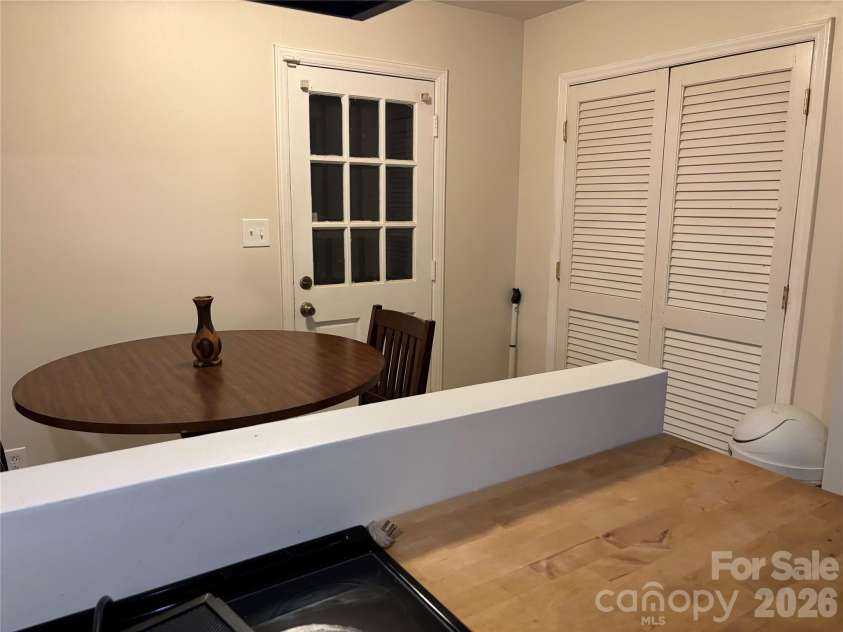 7010 Ludwig Drive, Charlotte, NC 28215.  MLS# CAR4389475, YatesRealty ID 31422. 