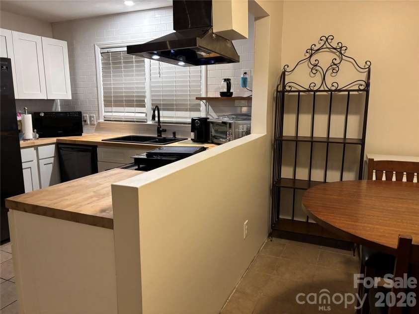 7010 Ludwig Drive, Charlotte, NC 28215.  MLS# CAR4389475, YatesRealty ID 31422. 
