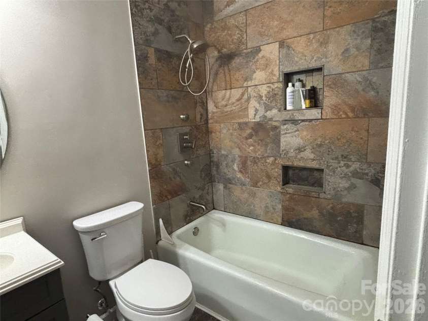 7010 Ludwig Drive, Charlotte, NC 28215.  MLS# CAR4389475, YatesRealty ID 31422. 