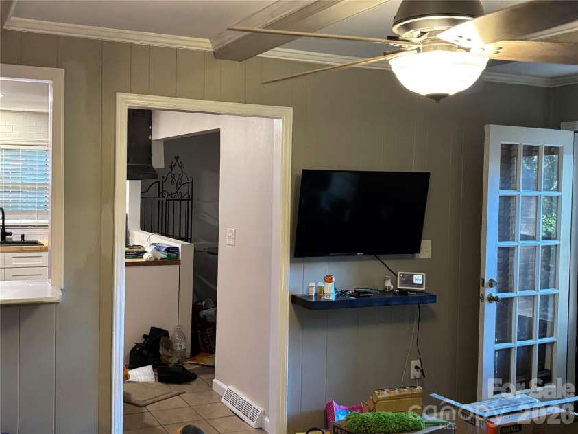 7010 Ludwig Drive, Charlotte, NC 28215.  MLS# CAR4389475, YatesRealty ID 31422. 