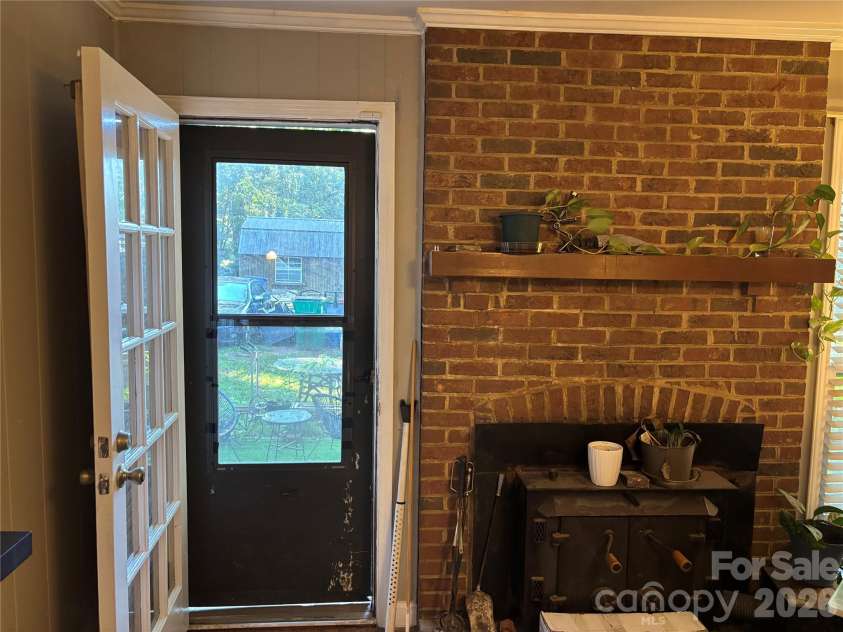 7010 Ludwig Drive, Charlotte, NC 28215.  MLS# CAR4389475, YatesRealty ID 31422. 