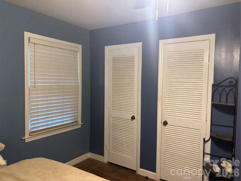7010 Ludwig Drive, Charlotte, NC 28215.  MLS# CAR4389475, YatesRealty ID 31422. 