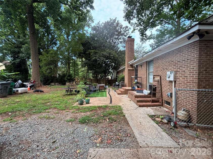 7010 Ludwig Drive, Charlotte, NC 28215.  MLS# CAR4389475, YatesRealty ID 31422. 