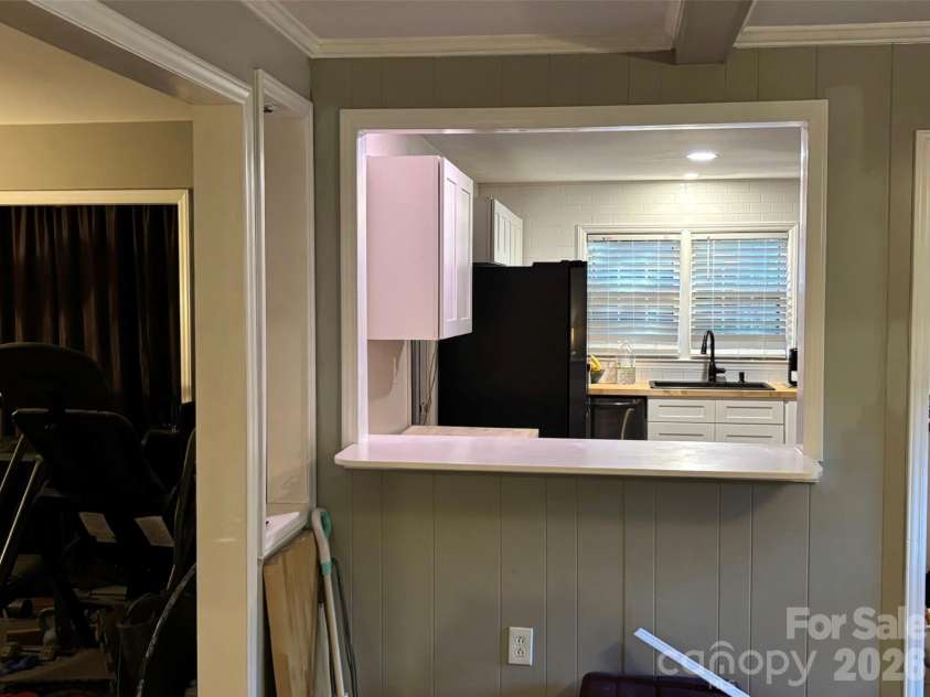 7010 Ludwig Drive, Charlotte, NC 28215.  MLS# CAR4389475, YatesRealty ID 31422. 