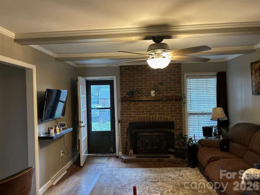 7010 Ludwig Drive, Charlotte, NC 28215.  MLS# CAR4389475, YatesRealty ID 31422. 