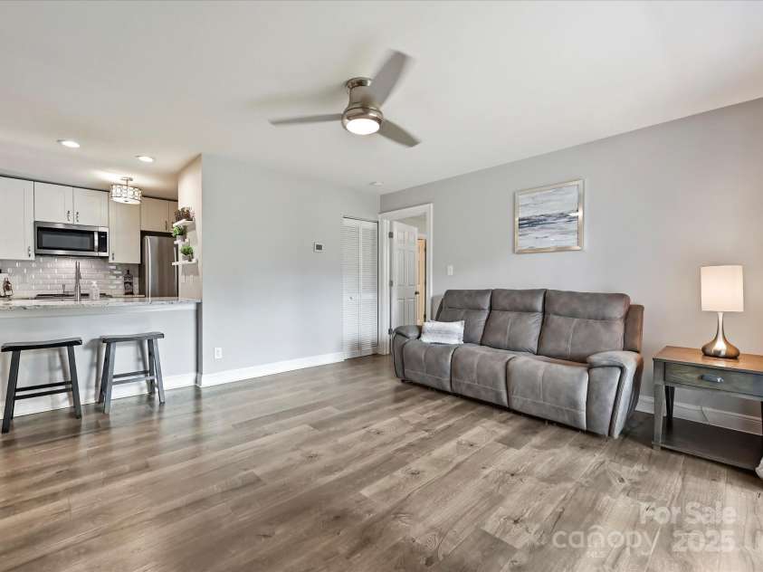 820 Hamiltons Harbor Drive, Lake Wylie, SC 29710.  MLS# CAR4284807, YatesRealty ID 31422. 