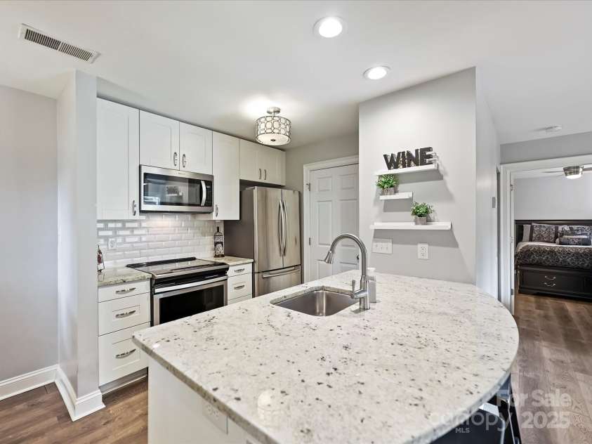 820 Hamiltons Harbor Drive, Lake Wylie, SC 29710.  MLS# CAR4284807, YatesRealty ID 31422. 